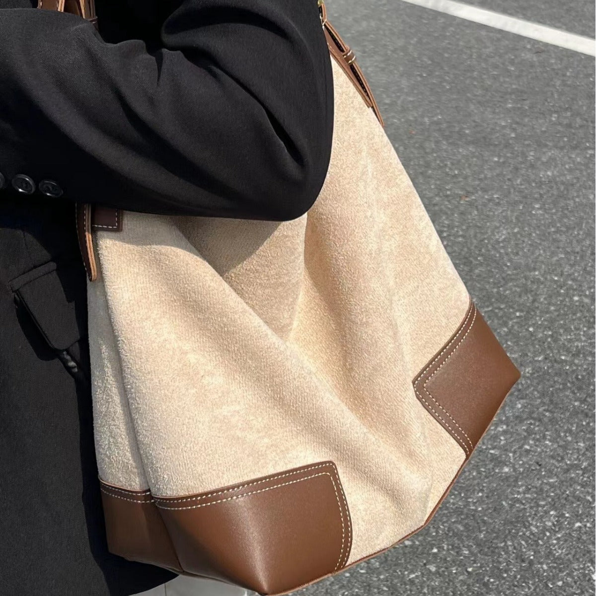 Large capacity suede hobo bag, female contrasting shoulder bag, underarm bag, slouchy bag